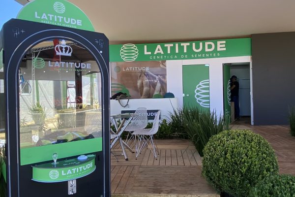 LATITUDE 11