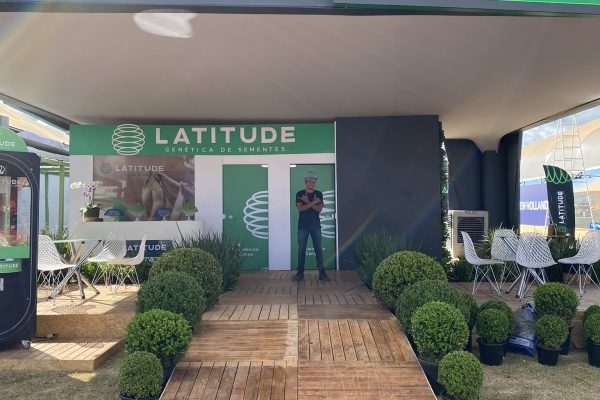 LATITUDE 12
